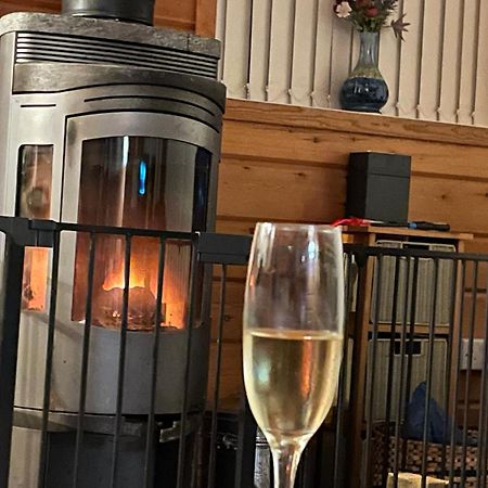 Luxury Peak District Lodge, Hot Tub, Log Burner, Nr Lake Rudyard Bagian luar foto