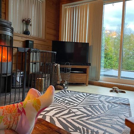 Luxury Peak District Lodge, Hot Tub, Log Burner, Nr Lake Rudyard Bagian luar foto