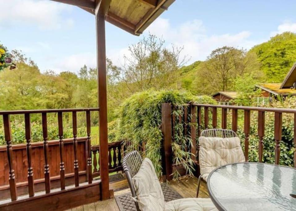 Luxury Peak District Lodge, Hot Tub, Log Burner, Nr Lake Rudyard Bagian luar foto