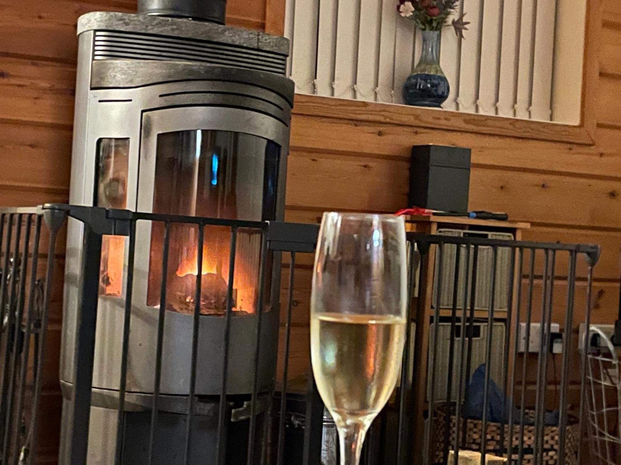 Luxury Peak District Lodge, Hot Tub, Log Burner, Nr Lake Rudyard Bagian luar foto