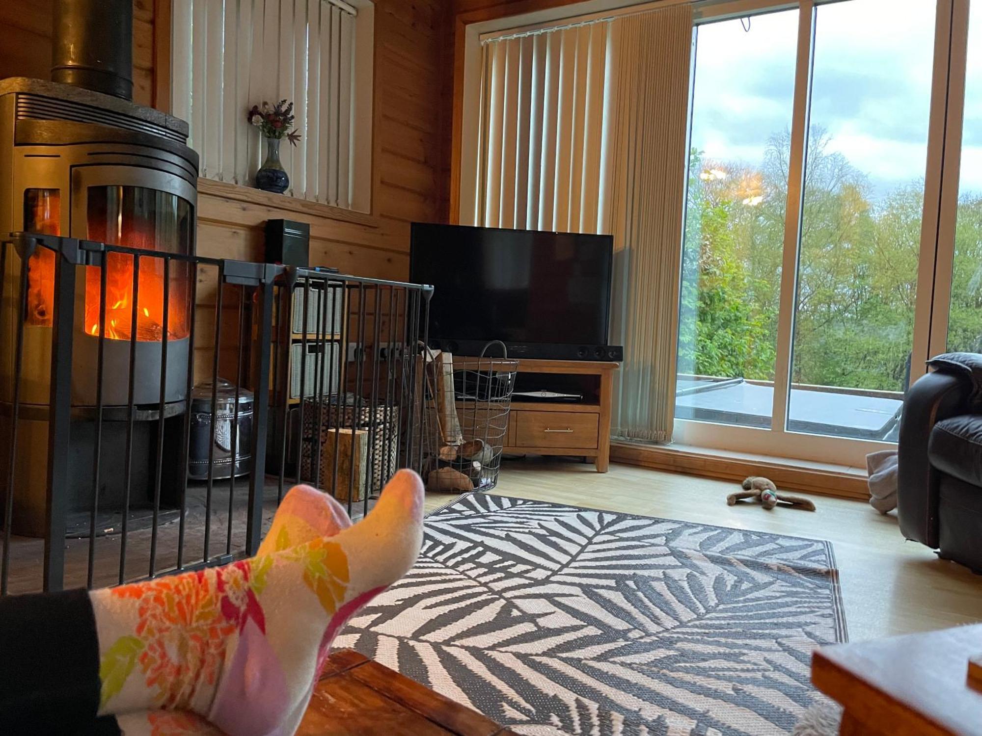 Luxury Peak District Lodge, Hot Tub, Log Burner, Nr Lake Rudyard Bagian luar foto